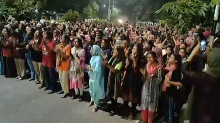 Students stage demo on campuses across Bangladesh over PM’s remarks