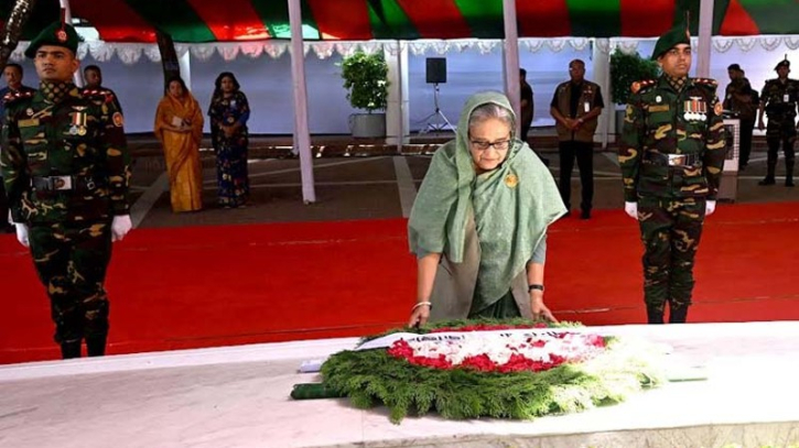 PM pays glowing tributes to Bangabandhu in Tungipara